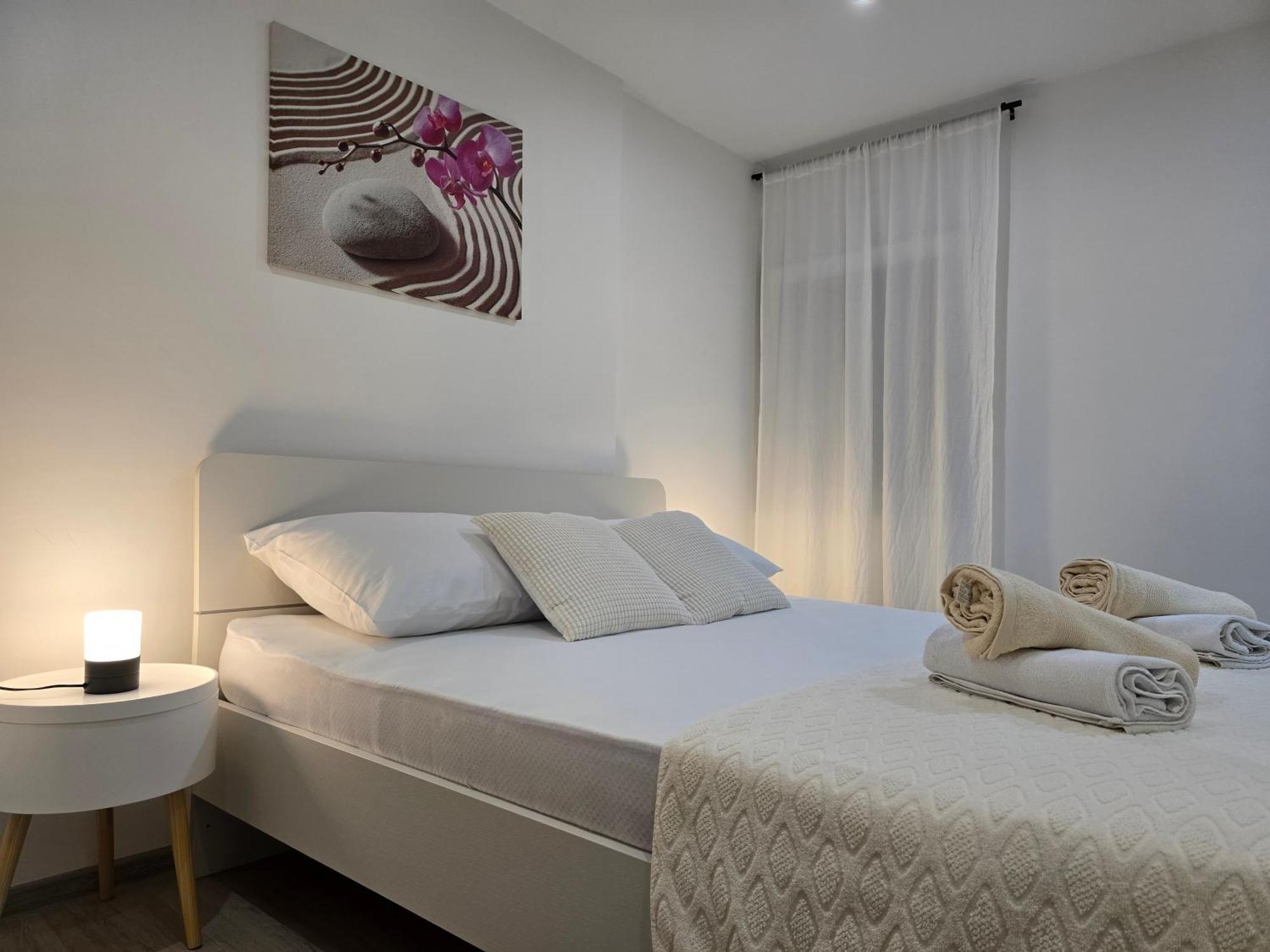 Kaštela Apartment Blanca With Jacuzzi,Terase And Private Parking מראה חיצוני תמונה