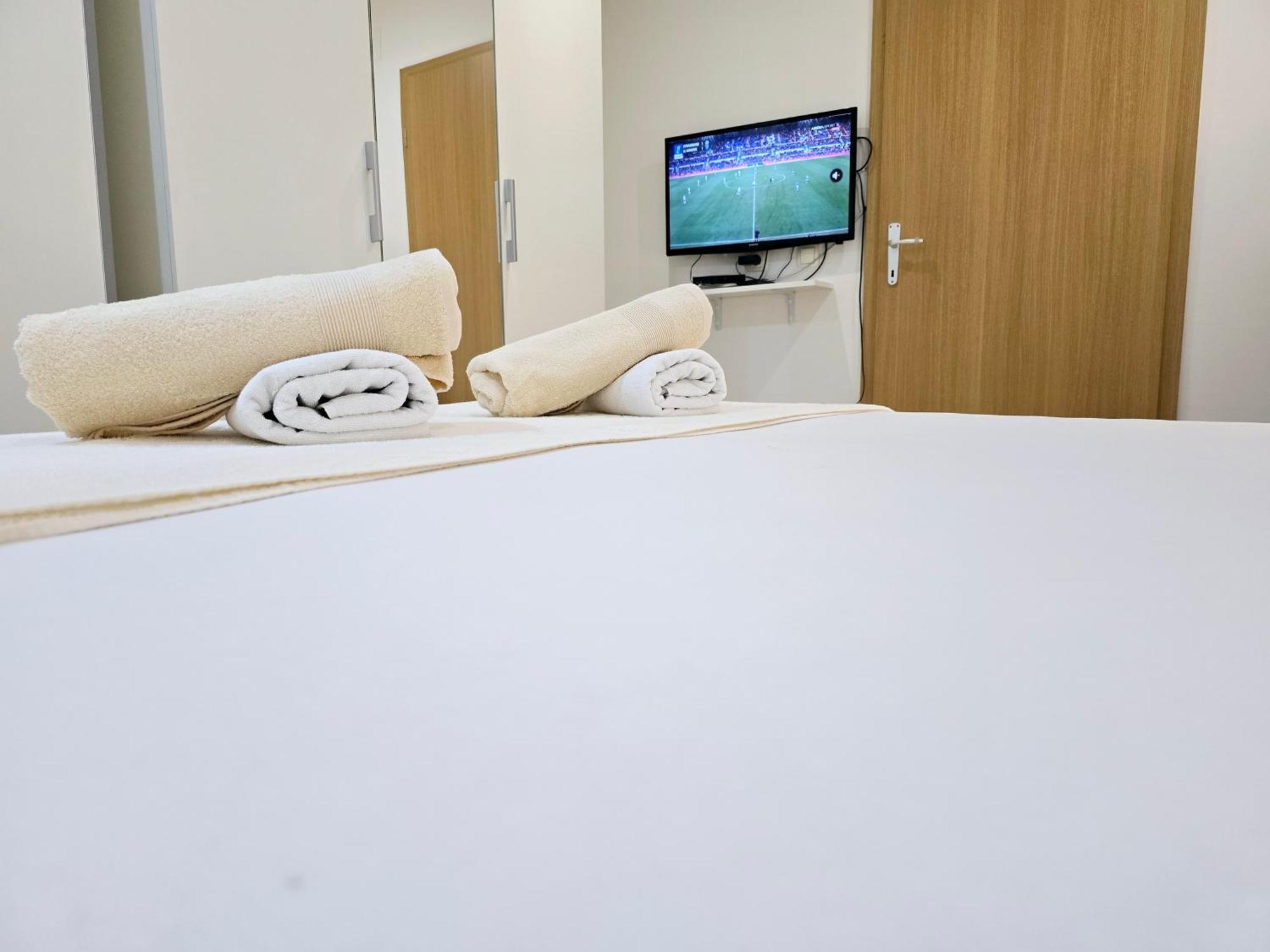 Kaštela Apartment Blanca With Jacuzzi,Terase And Private Parking מראה חיצוני תמונה