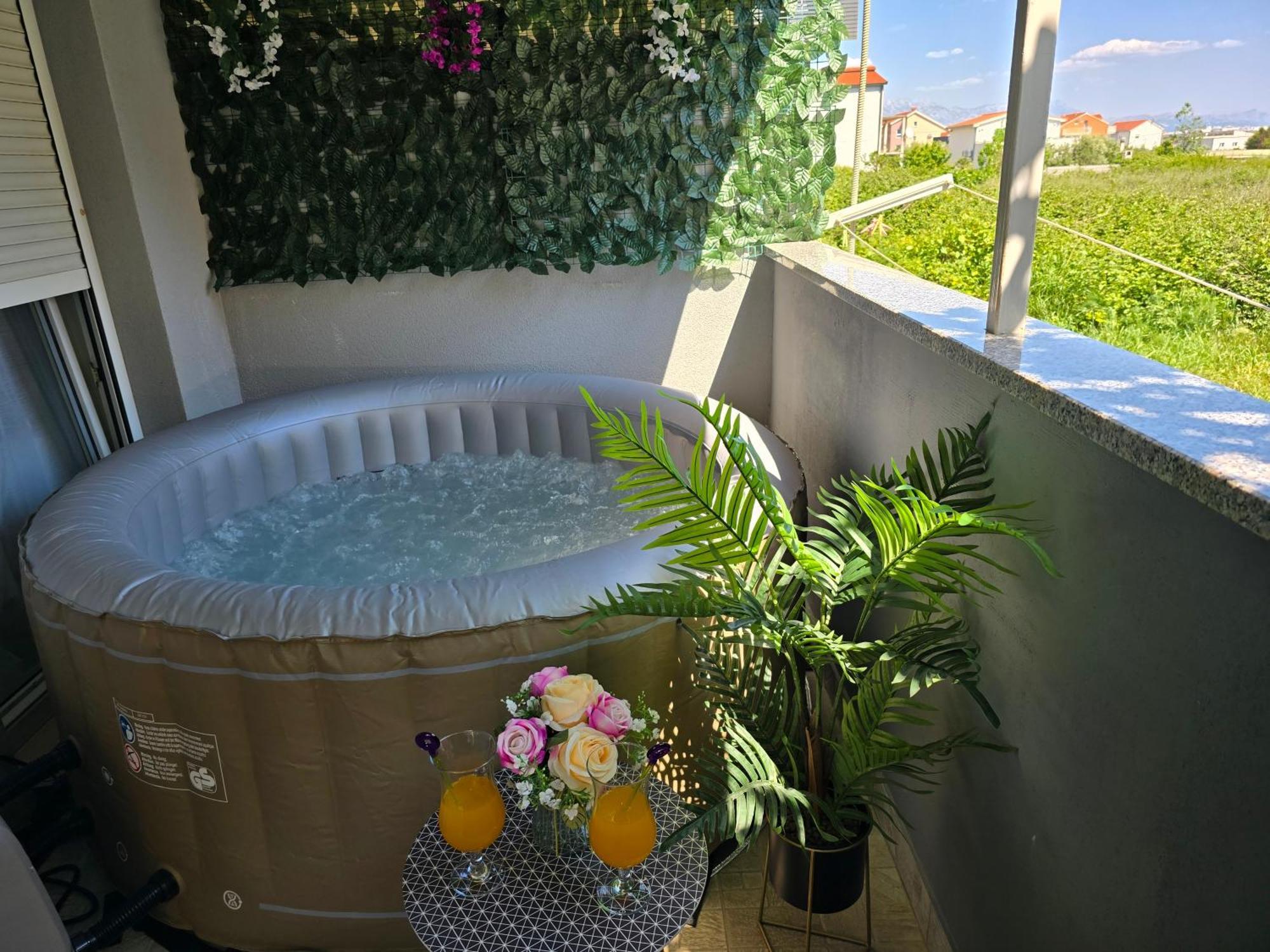 Kaštela Apartment Blanca With Jacuzzi,Terase And Private Parking מראה חיצוני תמונה