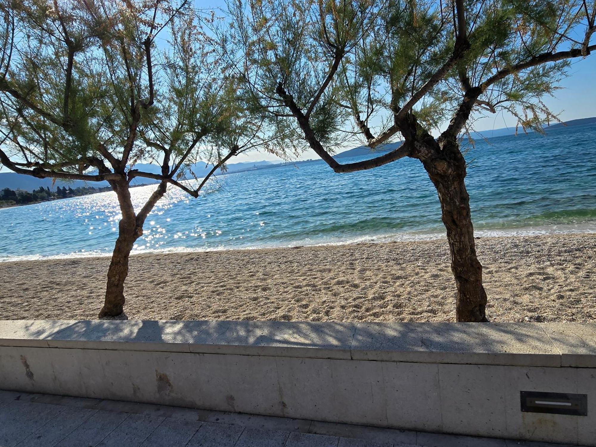 Kaštela Apartment Blanca With Jacuzzi,Terase And Private Parking מראה חיצוני תמונה