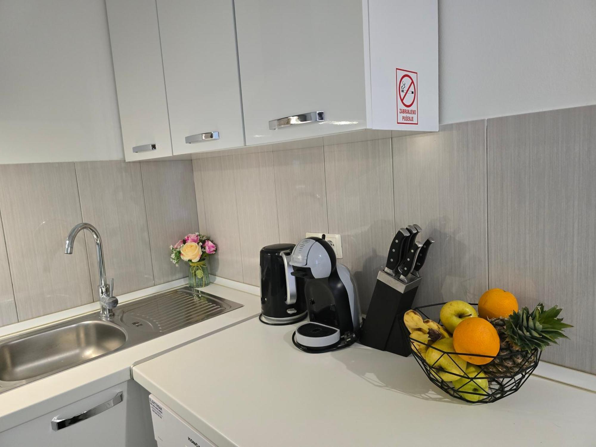 Kaštela Apartment Blanca With Jacuzzi,Terase And Private Parking מראה חיצוני תמונה