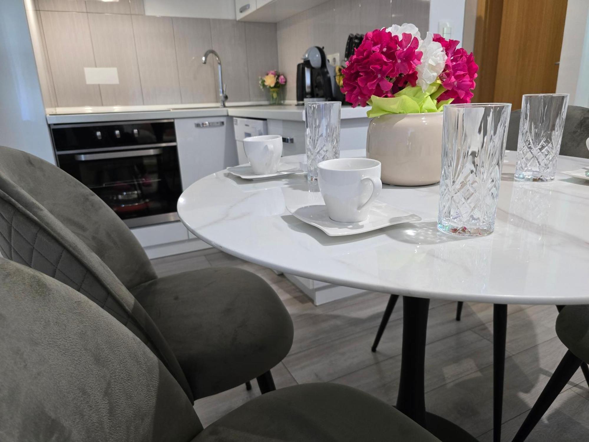 Kaštela Apartment Blanca With Jacuzzi,Terase And Private Parking מראה חיצוני תמונה