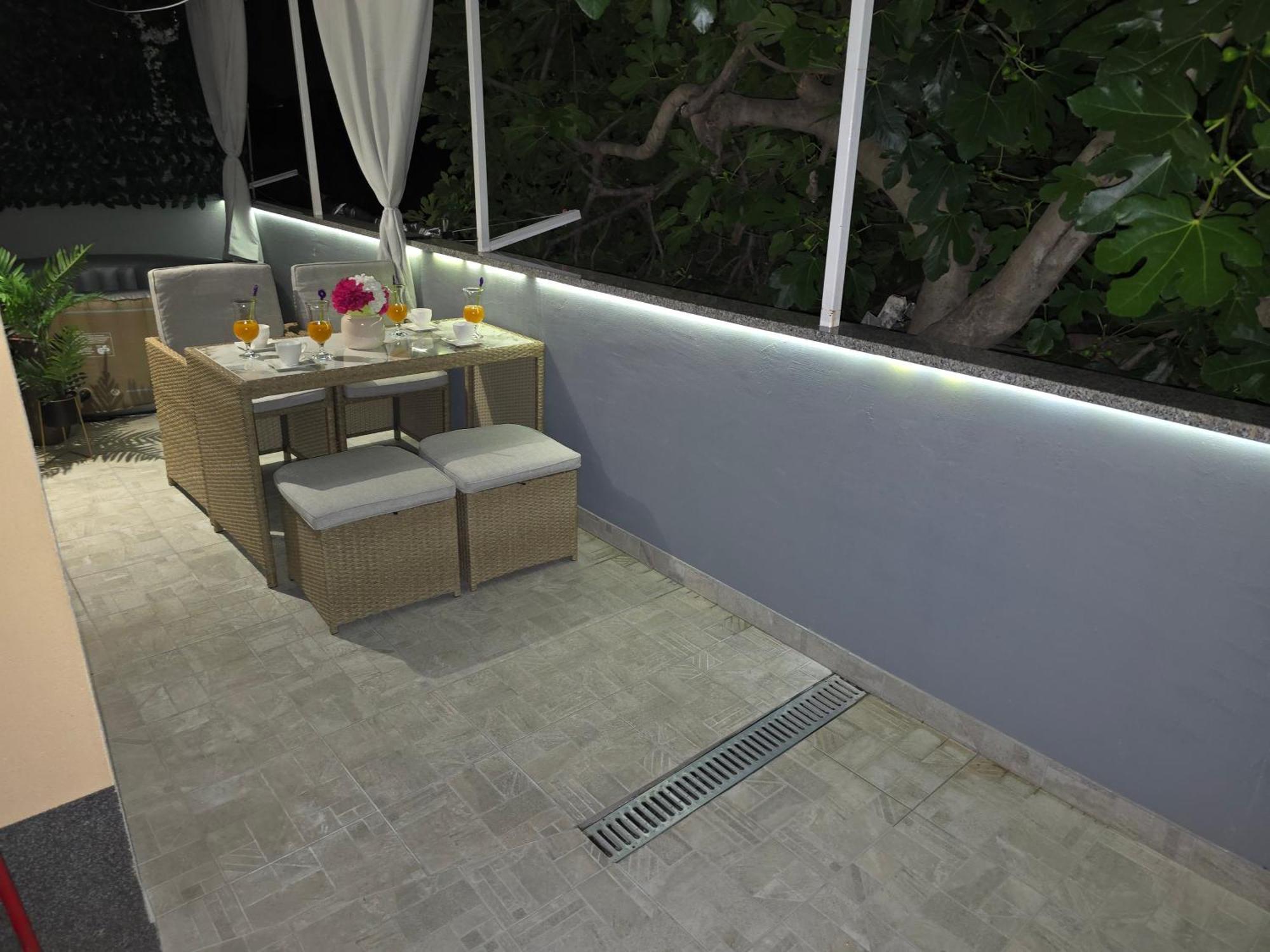 Kaštela Apartment Blanca With Jacuzzi,Terase And Private Parking מראה חיצוני תמונה