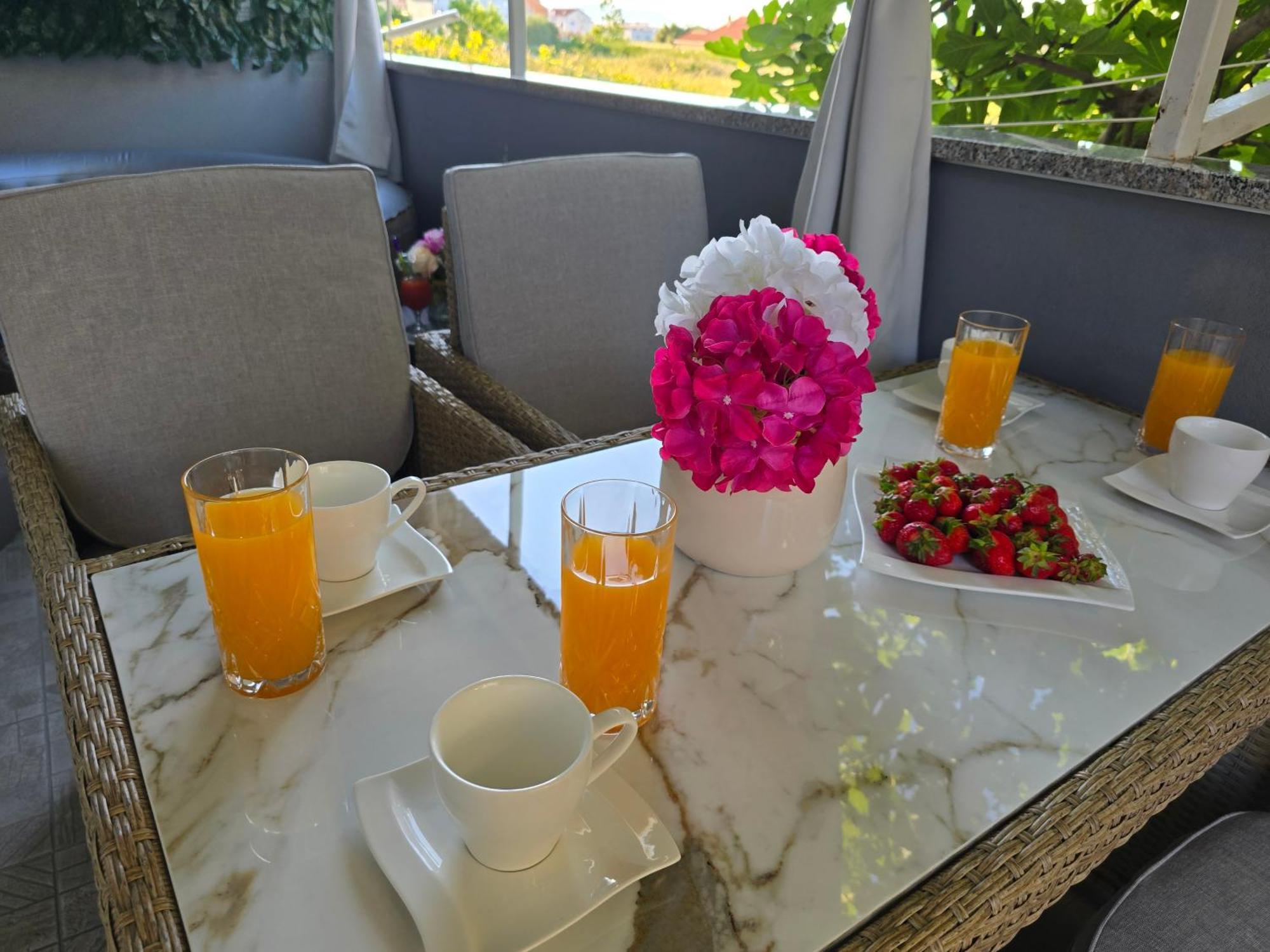 Kaštela Apartment Blanca With Jacuzzi,Terase And Private Parking מראה חיצוני תמונה